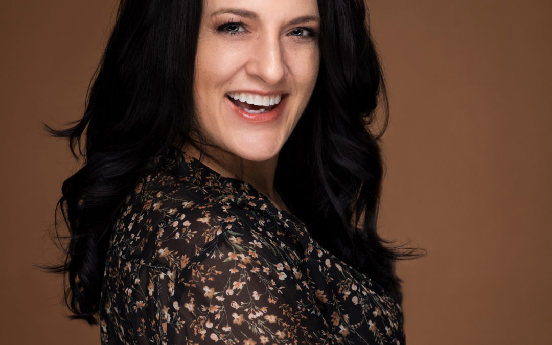 303: Lauren DelVecchio: The Queen of Dramatic Lighting for Weddings and Portraits